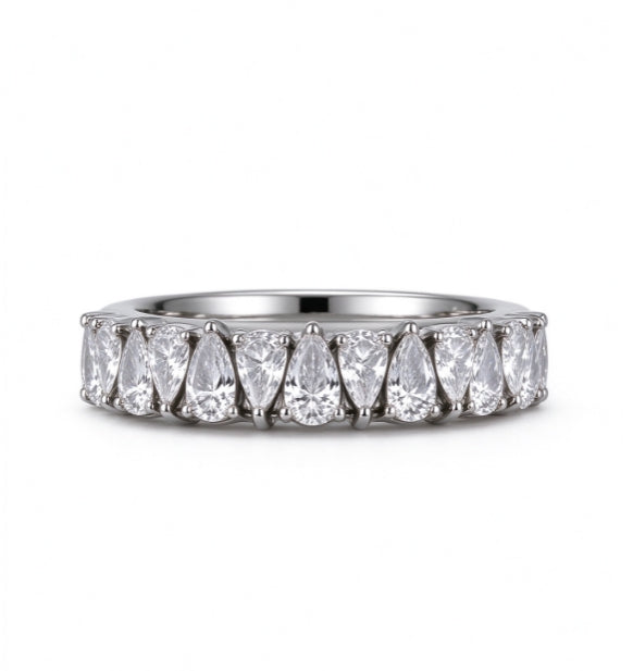 Pear-shaped diamond band