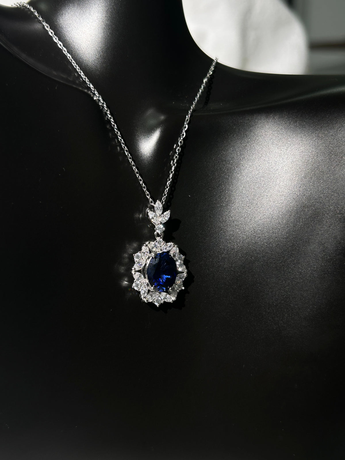 Oval Cut Lab Grown Sapphire Pendant Necklace, 3.5ct Center Stone in S925 Silver