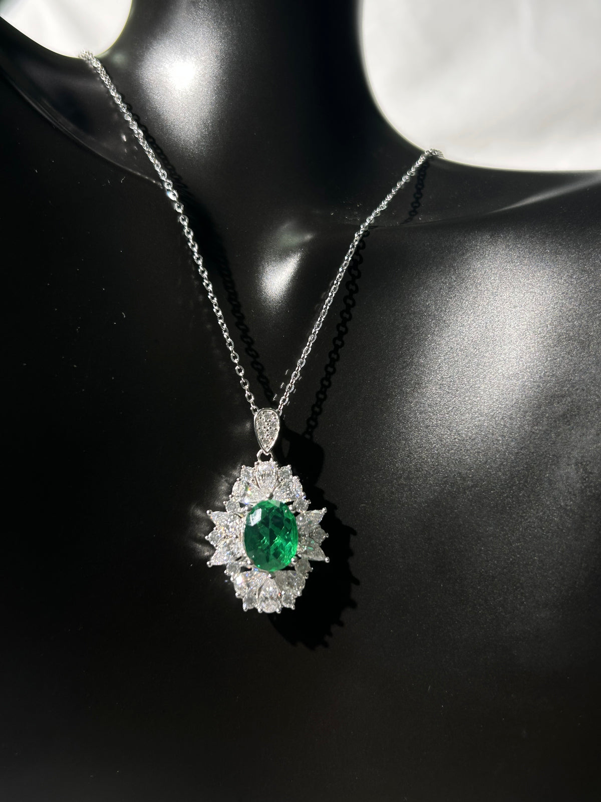 Oval Cut Lab Grown Emerald Pendant Necklace, 3.5ct Center Stone in S925 Silver
