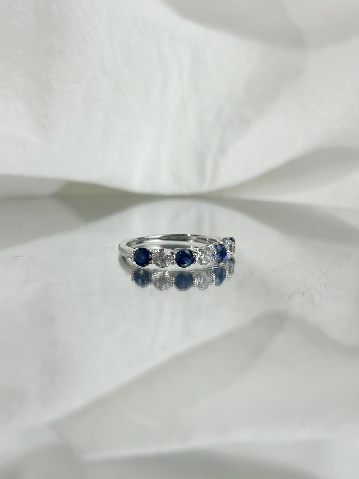 Round Lab Grown Sapphire & White Stone Band Ring, 0.8ct in S925 Silver