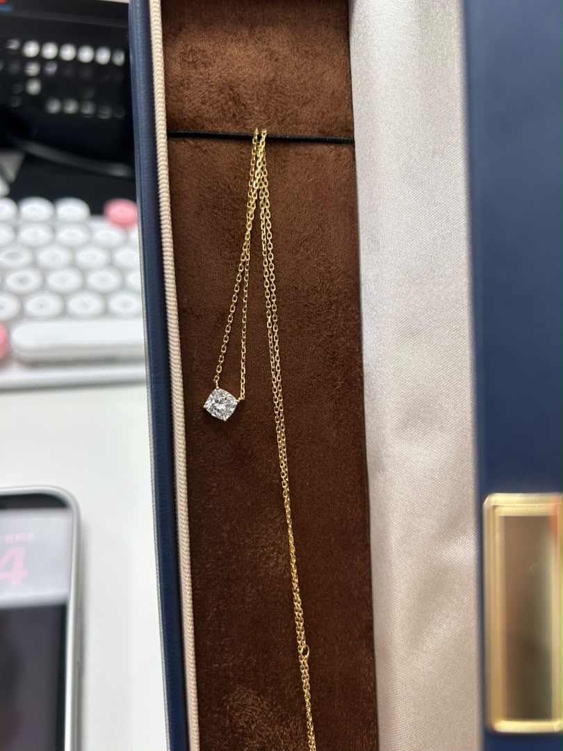 Nicole-1ct Cushion-Cut Diamond 10K Necklace