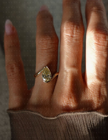 Lilya- 10k 1ct white diamond ring, Happy birthday~💗