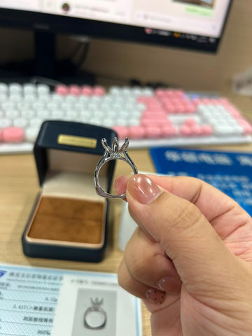 Analyse‘’s rest payment -Platinum petal setting, size 6