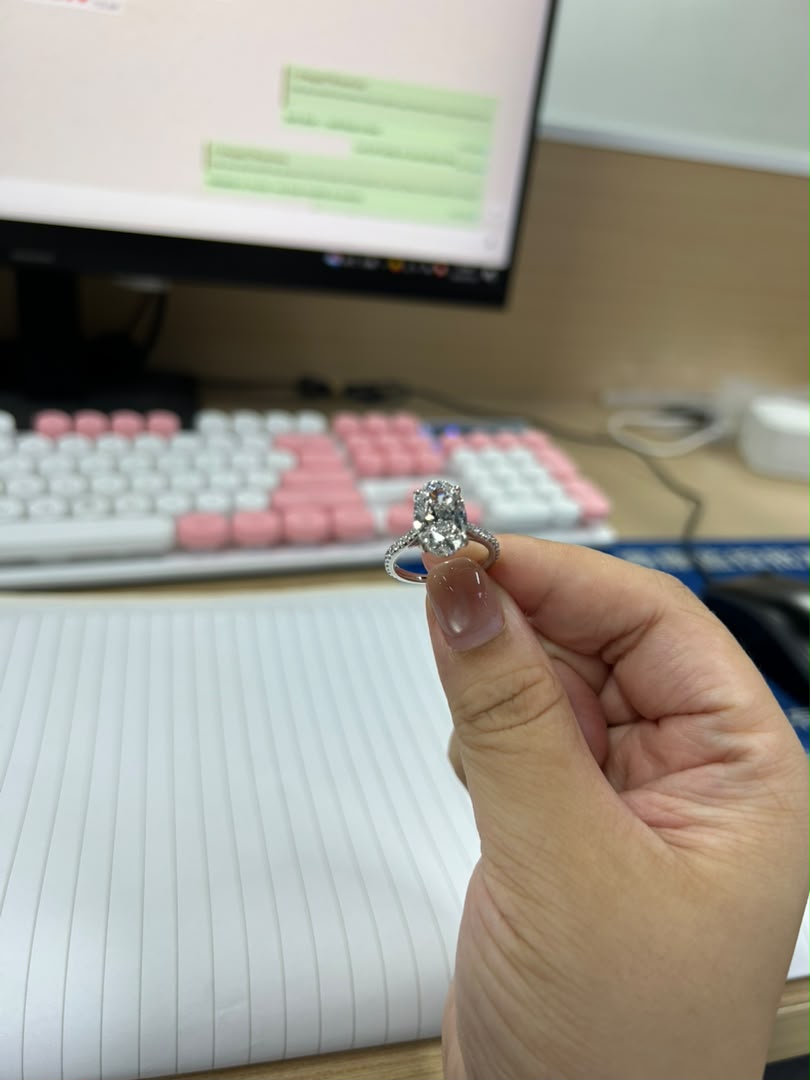 Tofu-4ct 10K Pavé Hidden halo ring