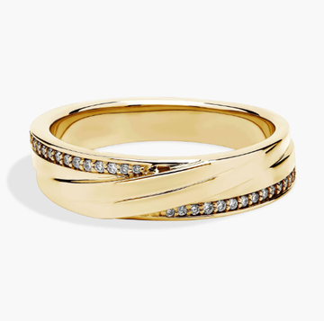 Diagonal Lined with Pavé Diamond Edge Men's Wedding Ring in 14k Yellow Gold (1/8 ct. tw.)