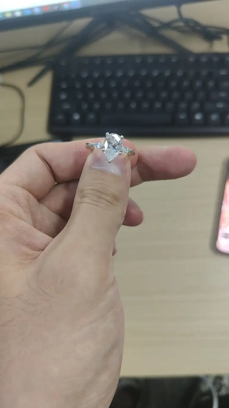 Darkskin Meme26-pear cut 2ct silver size10
