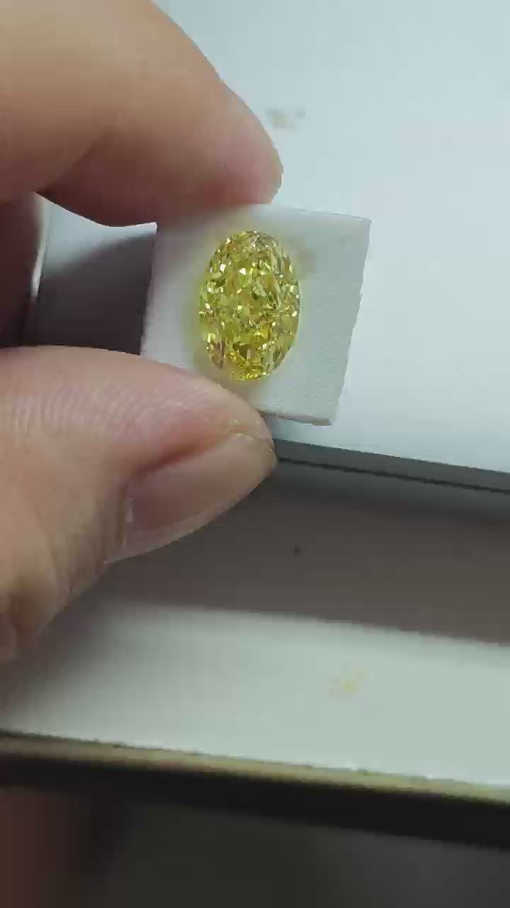 N-CARAT: 3 ( elongated oval cut ) 14K Gold Size: 6.5 side daimond: none， total 1500 USD