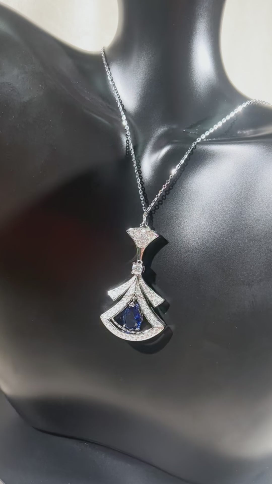 Oval Cut Lab Grown Sapphire Pendant Necklace, 2.5ct Center Stone in S925 Silver