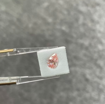 Som  10 k earring, 1ct o Each side, light pink